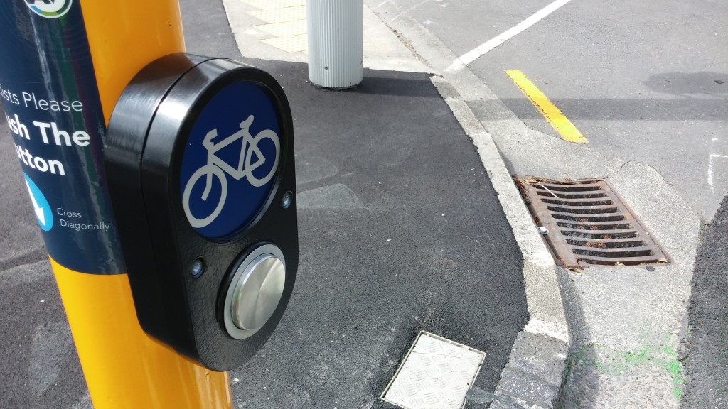 08 beach-rd-cycle-way-cyclists-button
